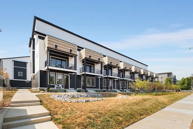 Building Photo - 1806 Lischey Ave