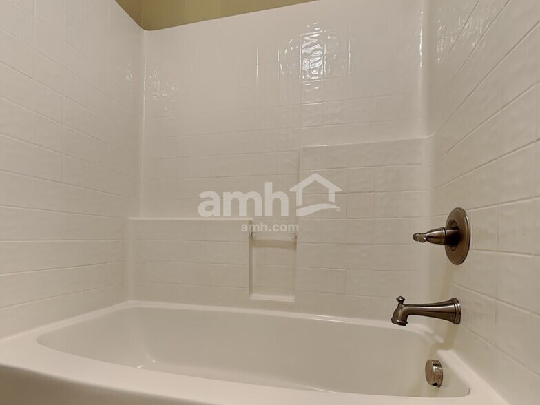 Building Photo - 6859 Coopers Hawk Trl