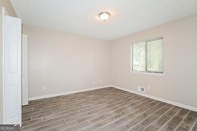 Building Photo - 3355 Luxembourg Cir