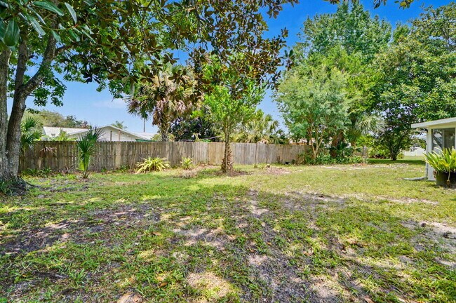 Building Photo - Charming Rental on Quiet Cul-de-Sac!