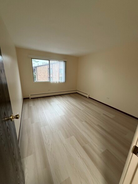 Building Photo - 110 W 65th St
