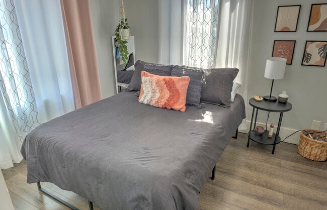 Building Photo - 1522 E Pierce St