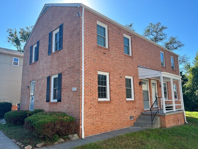 Building Photo - 2512 Plateau Rd