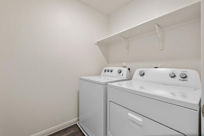 Building Photo - 640 Gemsbok Rd