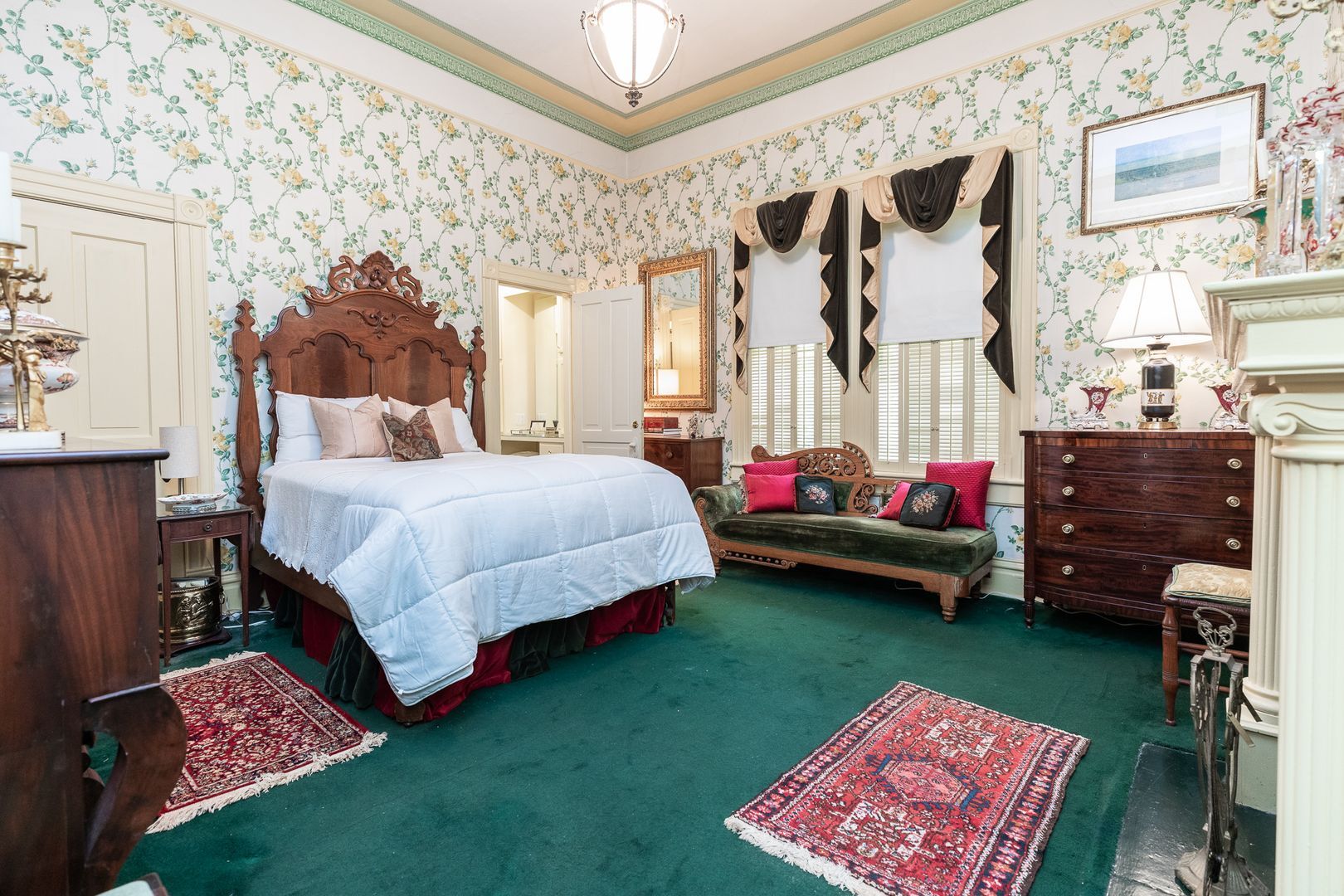 Building Photo - RESIDENTIAL/COMMERCIAL RENTAL - Charming historic home located downtown Opelika! (*Partially Furn...