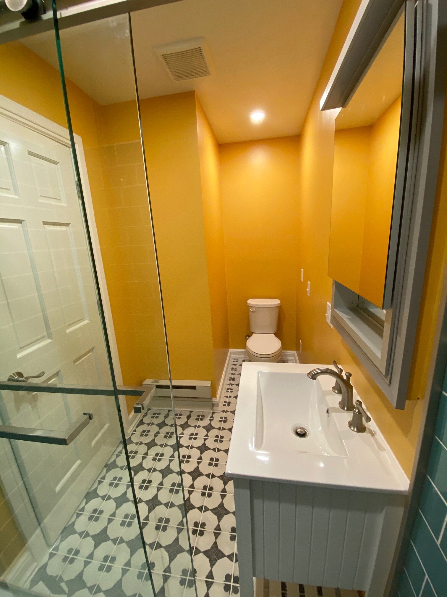 Master bathroom - 1728 N Franklin Pl