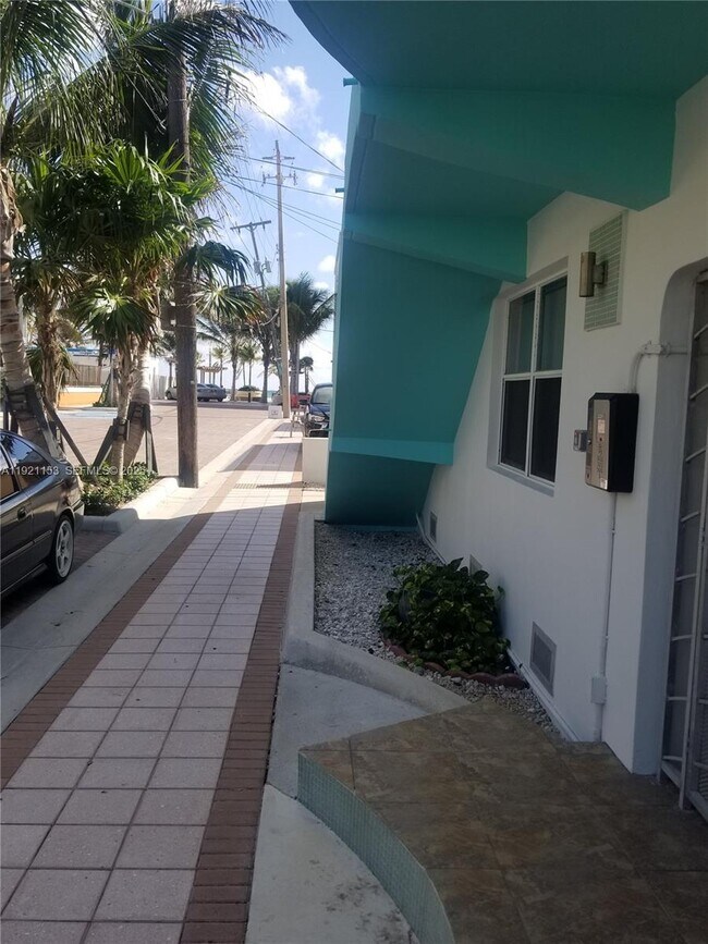 Building Photo - 326 Wilson St