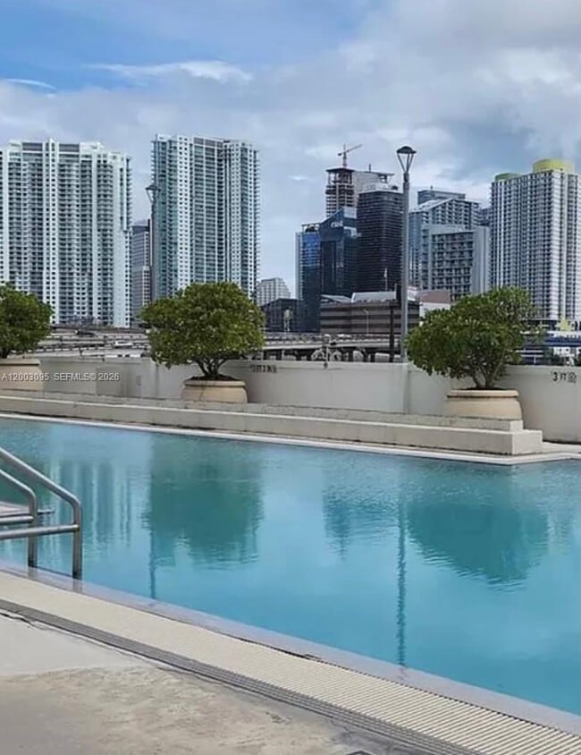 Building Photo - 10 SW South River Dr