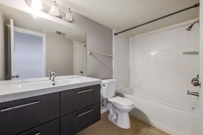 Building Photo - PARKER SQUARE CONDO - NEAR DOWNTOWN - PRIV...