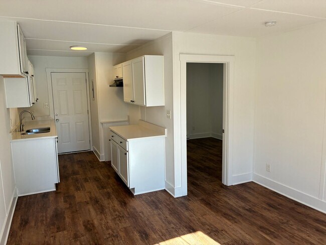 Building Photo - 1415 Memorial Park Rd