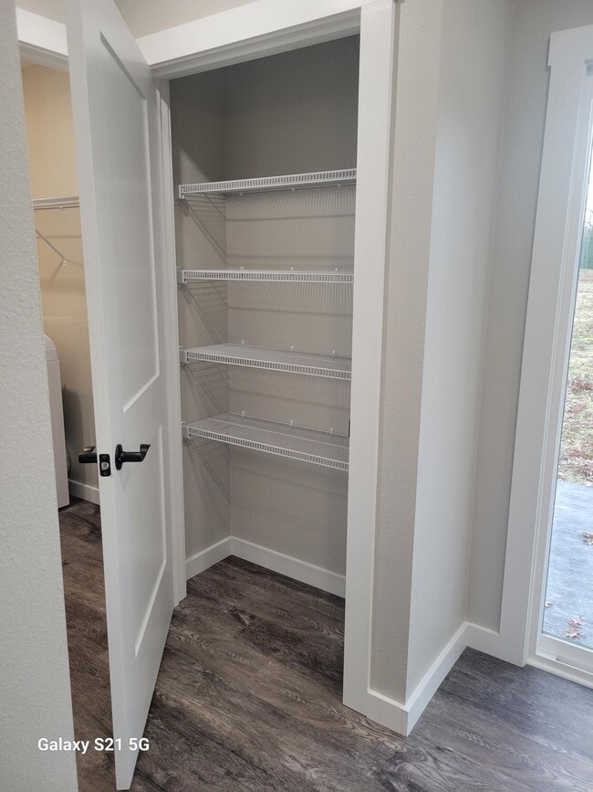 Building Photo - 6036 Seneca Trail