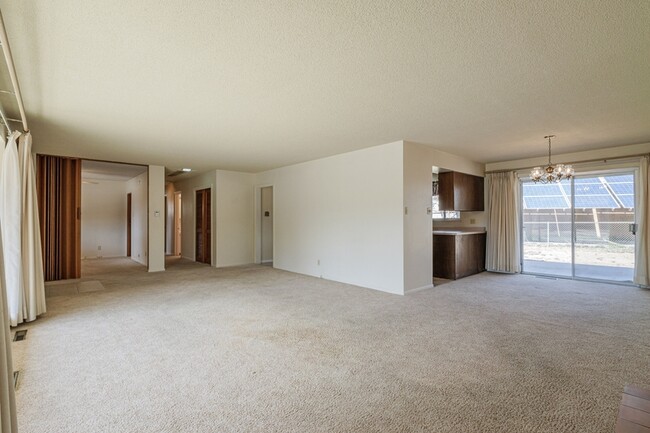 Building Photo - 328 Mayfair Dr