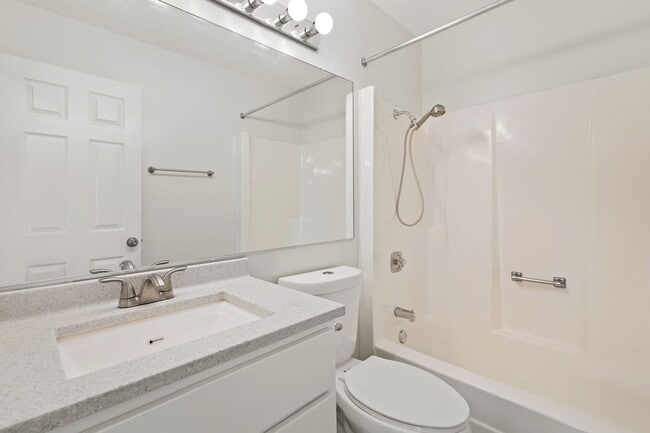 Building Photo - 7030 Park Ln Ct