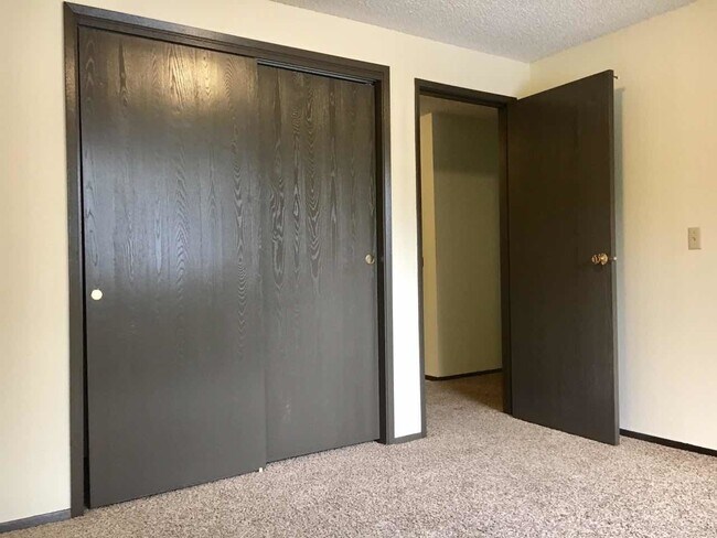 Building Photo - Don't Miss This Beautiful 2 Bed, 1 Bath To...