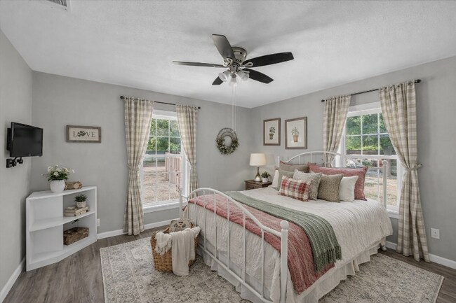 Building Photo - 1215 W 5th St