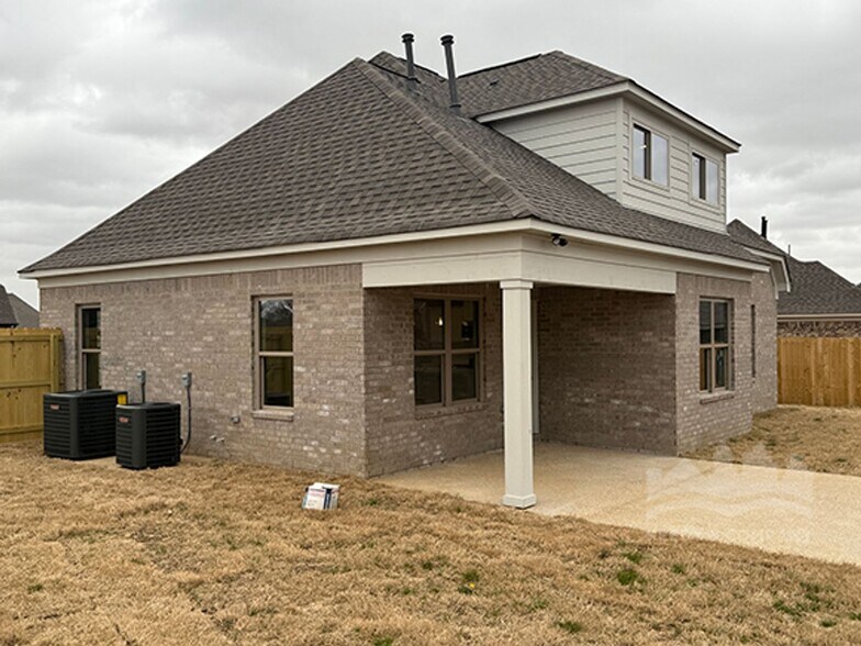 Building Photo - 581 Tucker View Dr