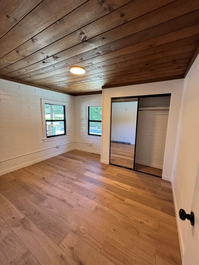 Building Photo - 8220 Edison Dr