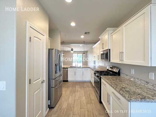 Building Photo - 3687 E Rakestraw Ln