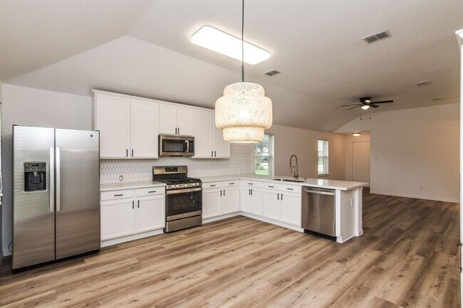 Building Photo - 2605 Cascade Cove Dr