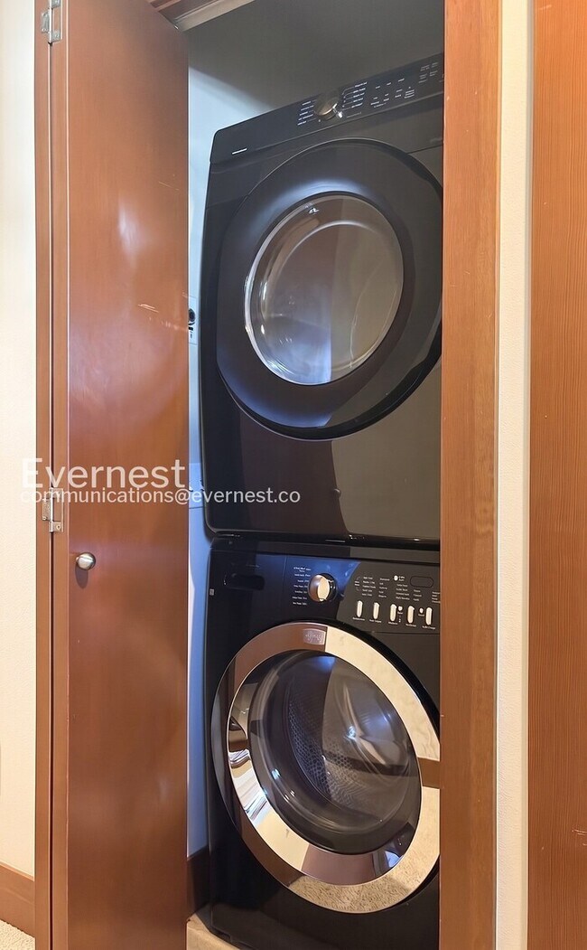 Building Photo - PROMO: Get 50% Off the First Full Month’s Rent when you Move In by 8/15/2026!/3-Bed/2.5-Bath Mode...