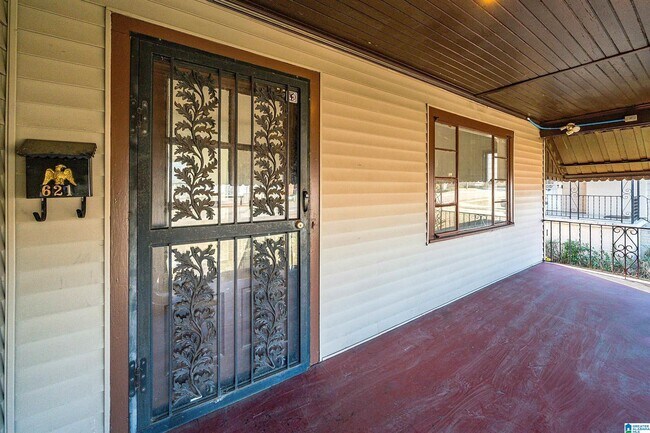 Building Photo - 621 Valley Rd