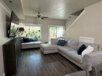 Building Photo - 927 Domain Ln