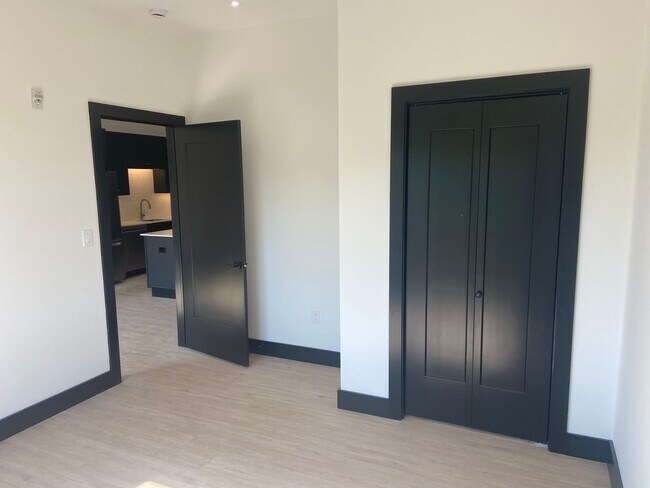 Building Photo - Stunning views from SE corner 2-bedroom ap...