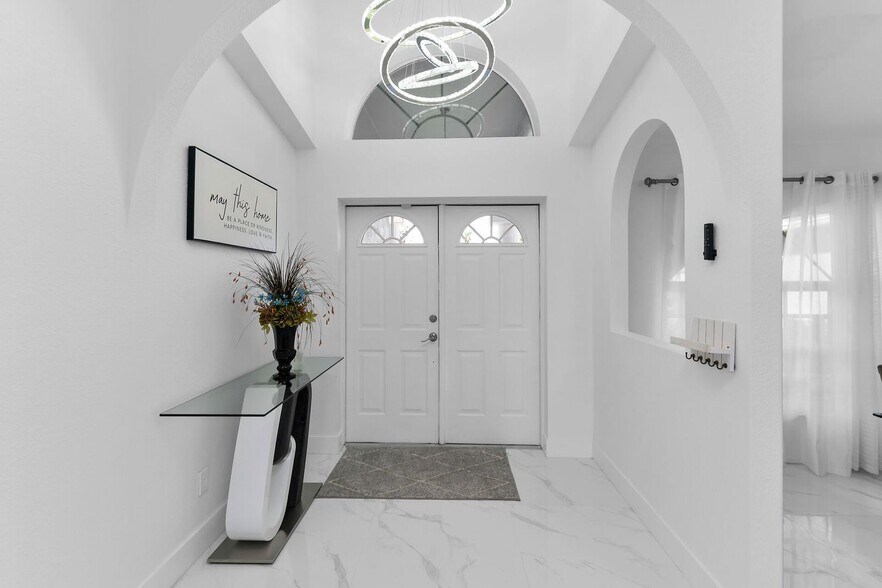 Building Photo - Coming in Sept ! Beautifully Furnished and  recently renovated home