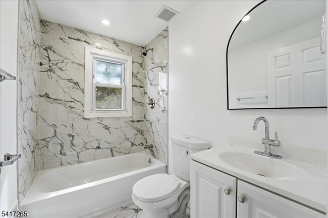 Building Photo - 240 Watchung Ave