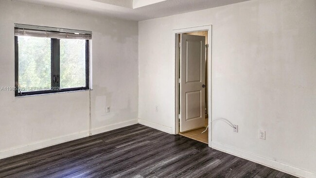 Building Photo - 470 NE 194th Terrace