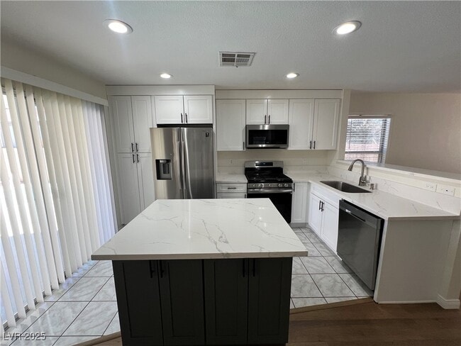 Building Photo - 616 High Grass Ct