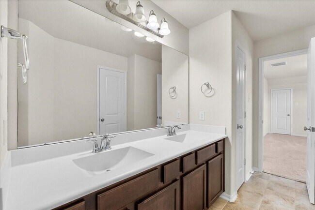 Building Photo - 2246 Oakleaf Trail Ln