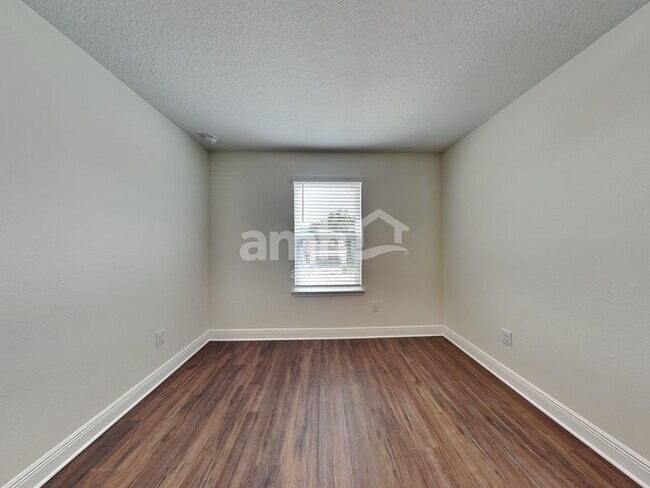 Building Photo - 27265 St Andrews Ave