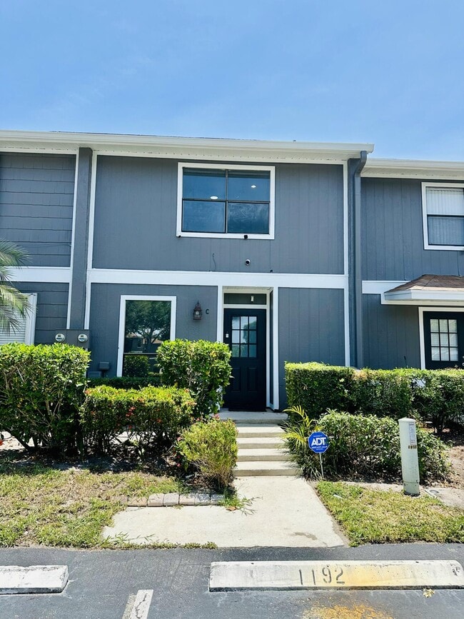 Primary Photo - 850 Hill Dr