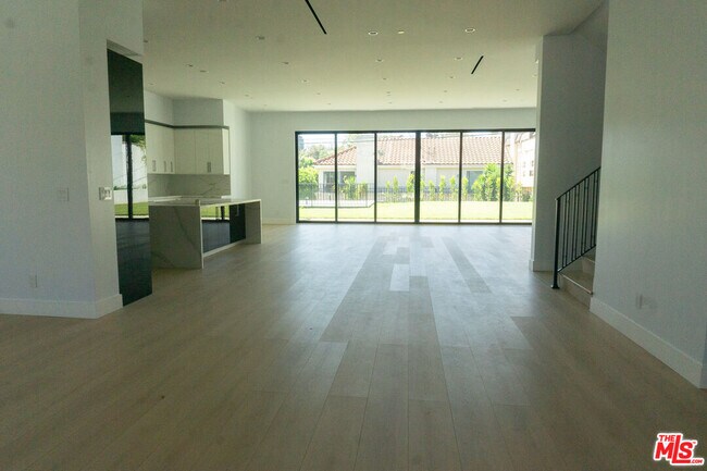 Building Photo - 10360 Ilona Ave