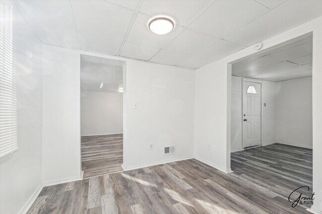 Building Photo - 2615 Emmons Ave