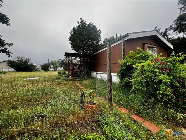 Building Photo - 220 Six Pines Rd