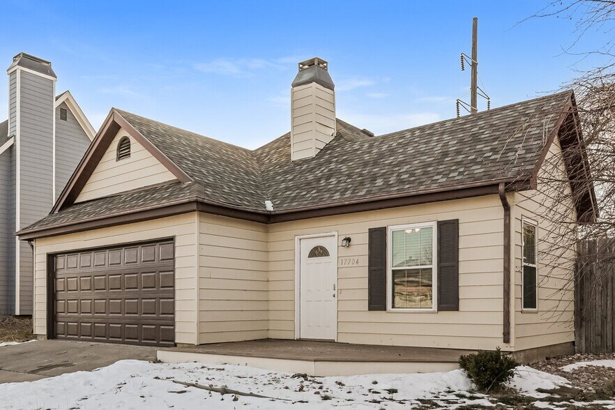 Building Photo - 17704 E Bellewood Dr