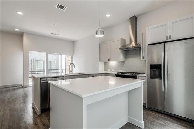 Building Photo - 2290 N Fitzhugh Ave