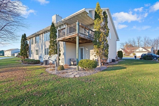 Building Photo - River Point Court Duplex