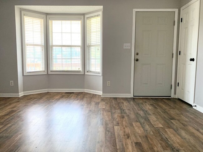 Building Photo - 1013 Mile High Dr