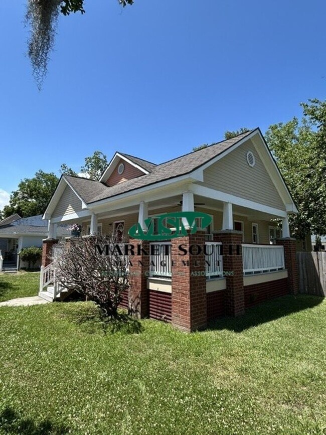 Building Photo - 738 E Anderson St