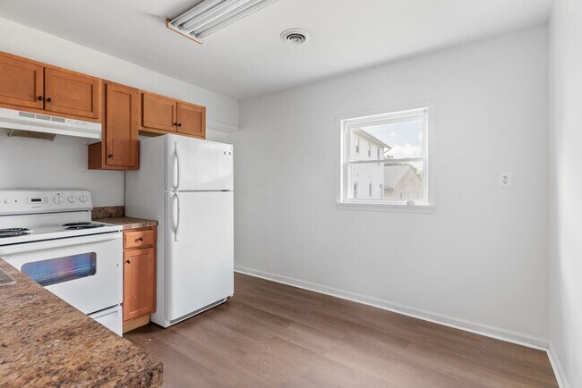 Building Photo - 422 Longwood Ave