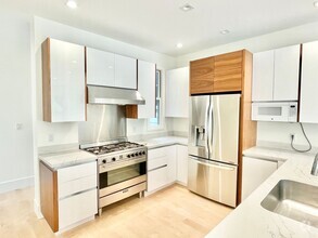 Building Photo - Stunning, Recently Remodeled Prime Nob Hil...