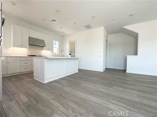 Building Photo - 322 Tank