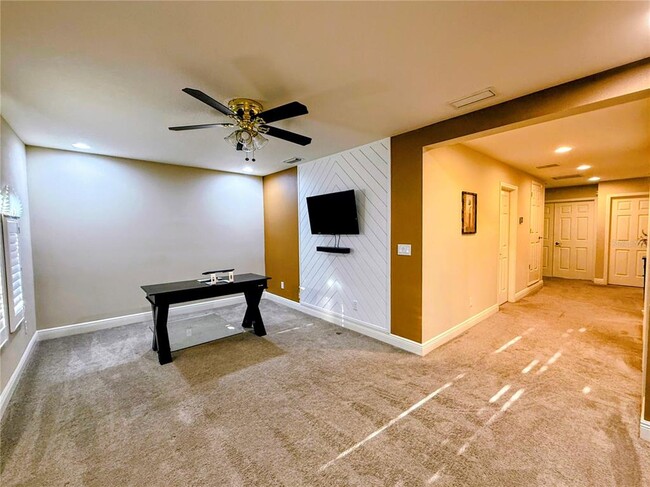 Building Photo - 2468 Whittler Br