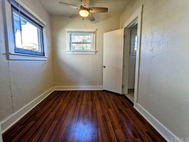 Building Photo - 517 24th St