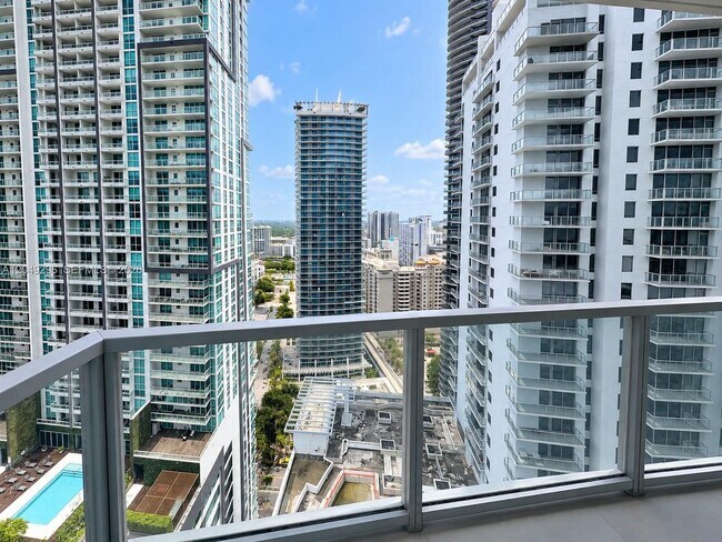 Building Photo - 1060 Brickell Ave
