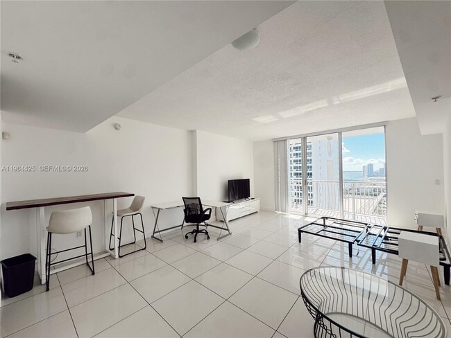 Building Photo - 1750 N Bayshore Dr