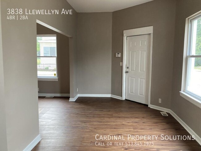 Building Photo - 3838 Llewellyn Ave